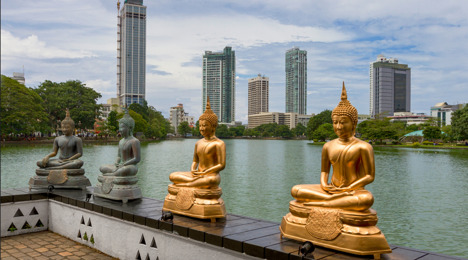 golden-buddha-statues-urban-temple.jpg