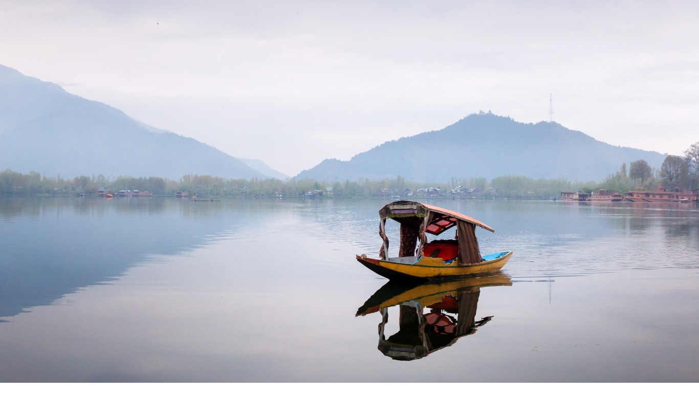 dal-lake-shikara-spring-vistas