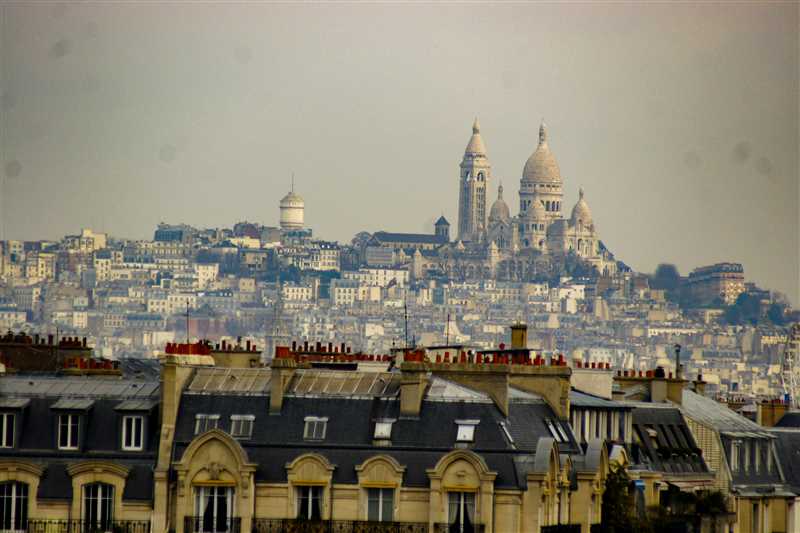 Paris in Love: A City for Hearts and Histories